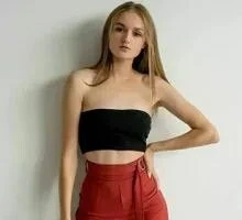 Veronica Profile image 4