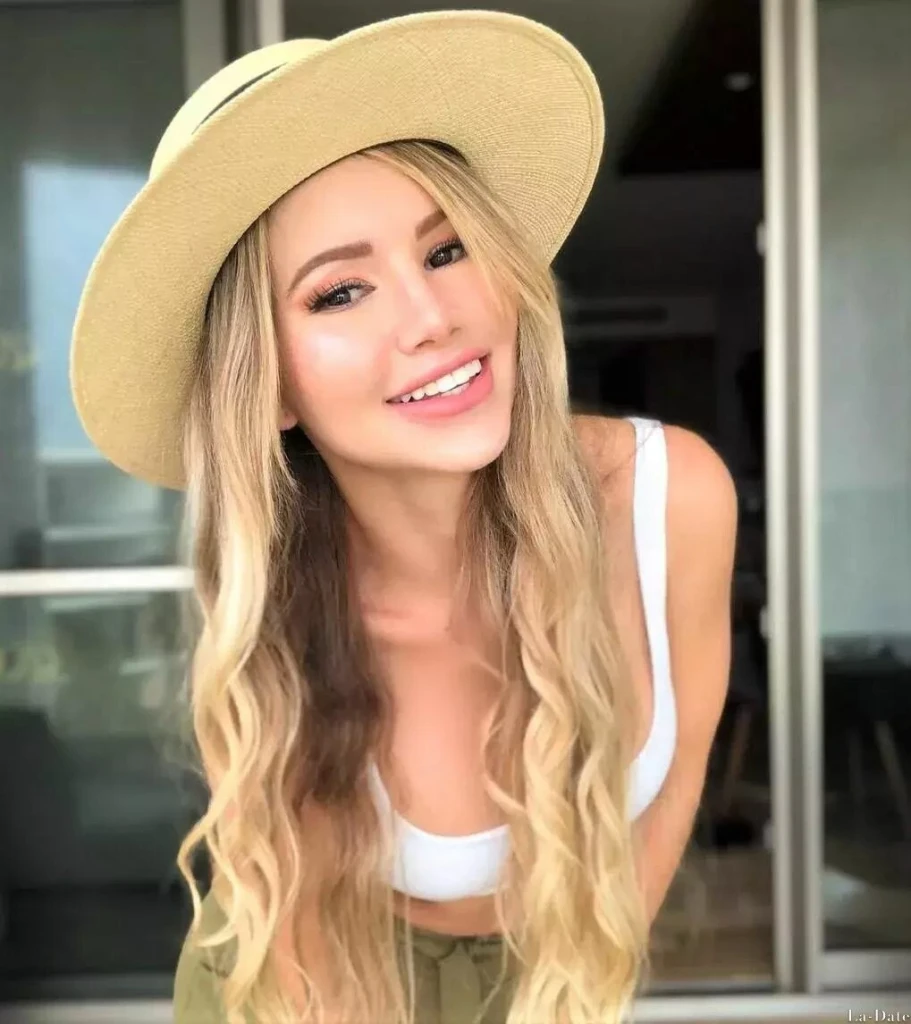 Laura Profile image 2