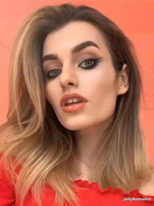 Alicia Profile image 4