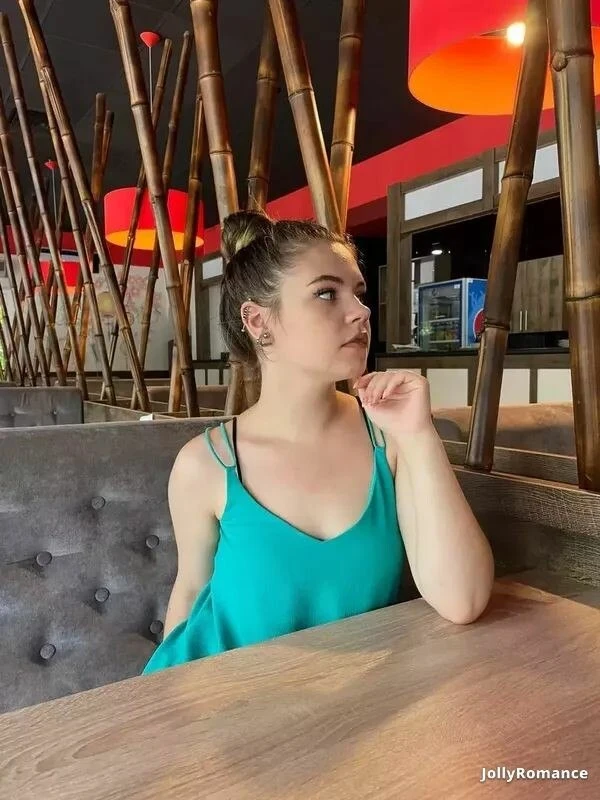 Elena Profile image 4