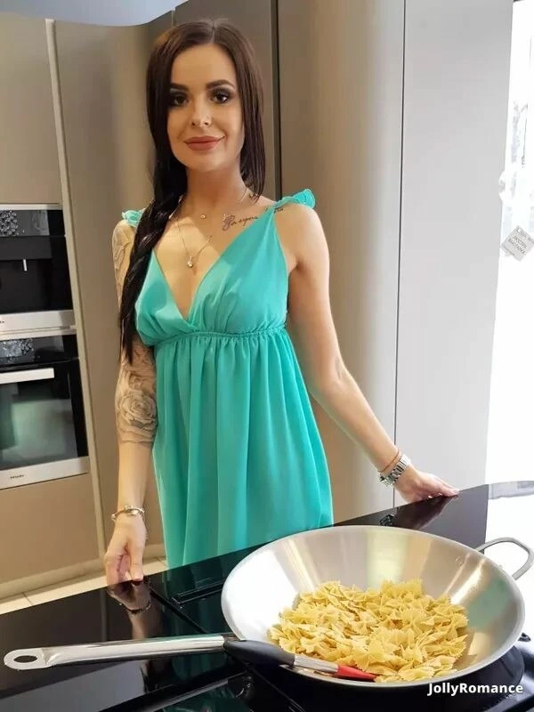 Olena Profile image 3