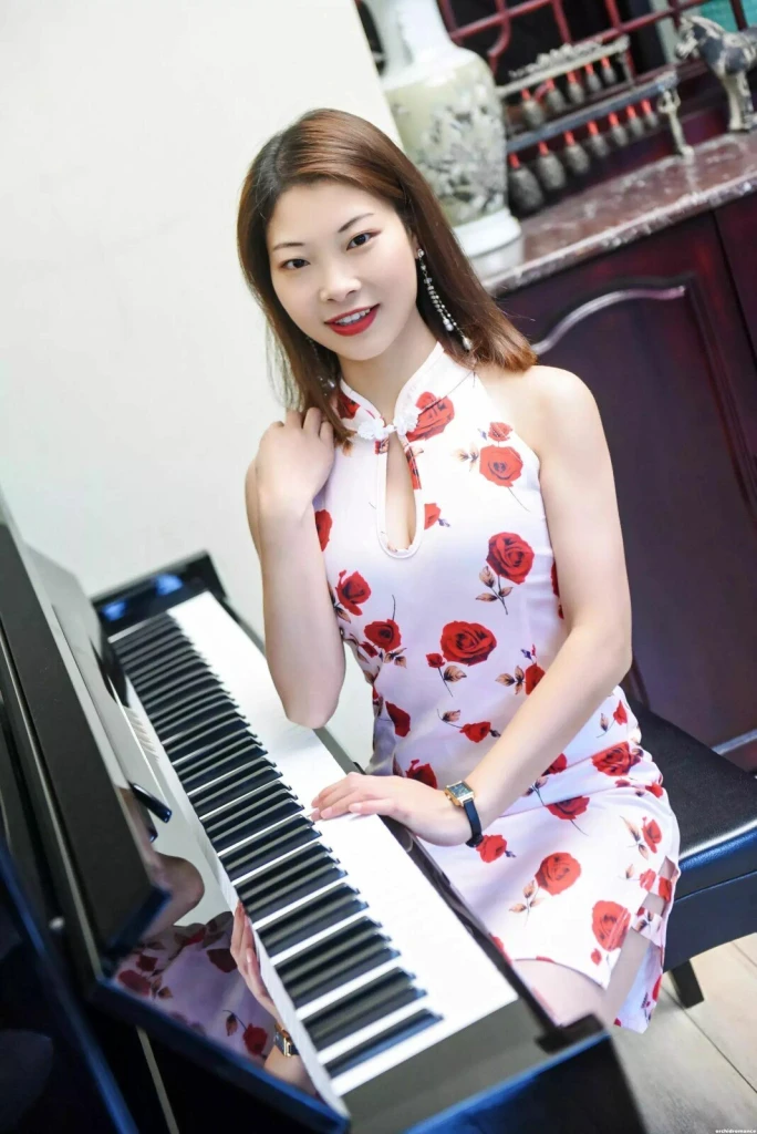 Elin Profile image 2