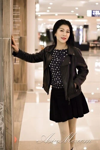 Nina Profile image 1