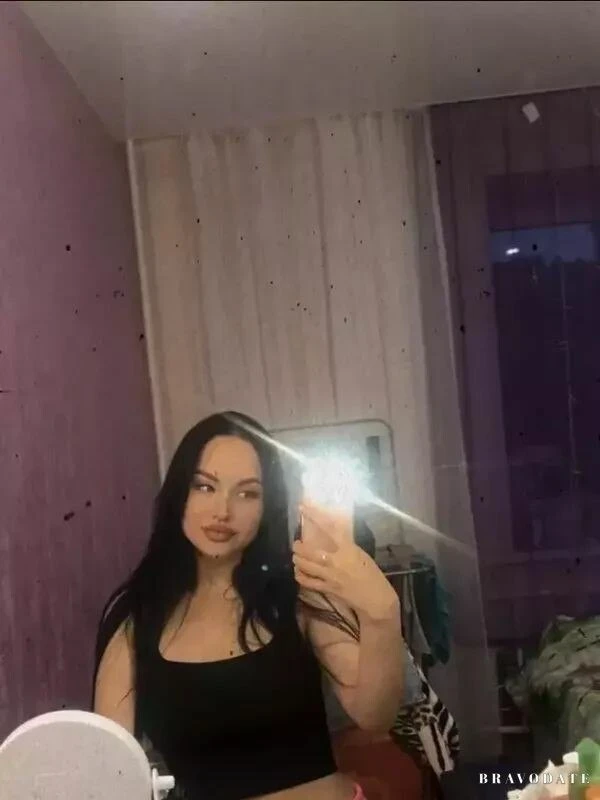 Elena Profile image 3