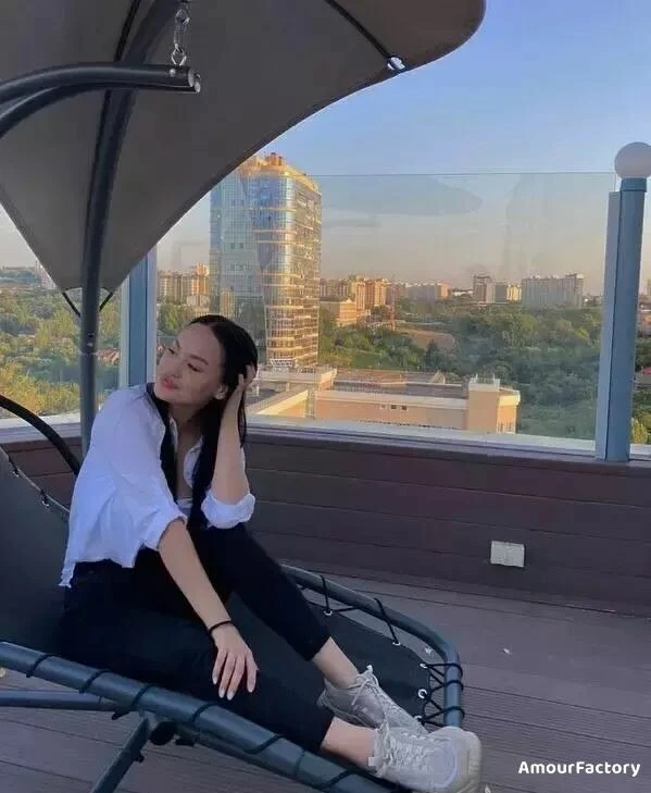 Elena Profile image 4