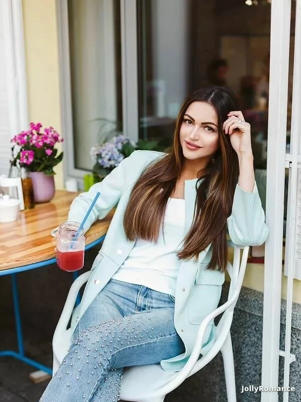 Elena Profile image 4