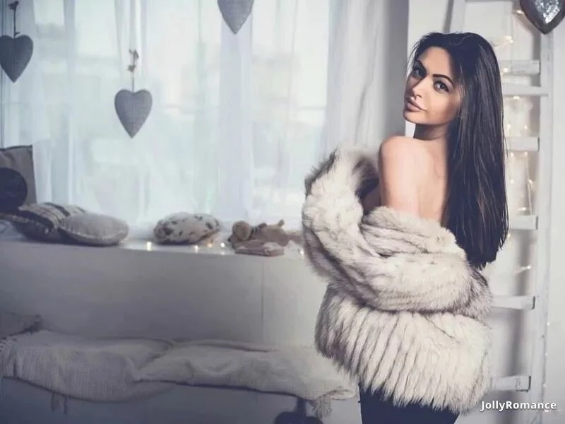 Elena Profile image 2