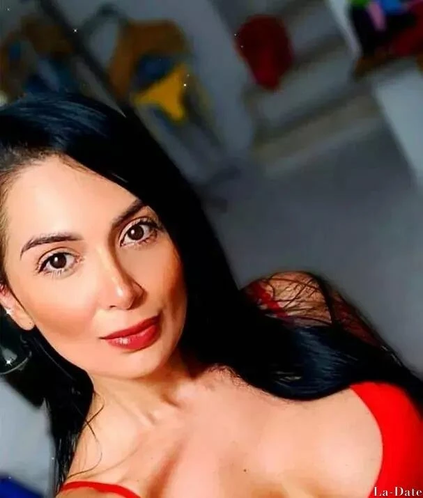 Valentina Profile image 3