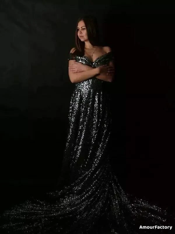 Elena Profile image 2