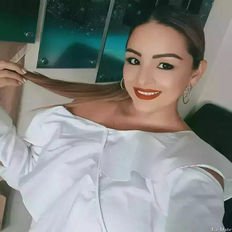 Juliana Profile image 4