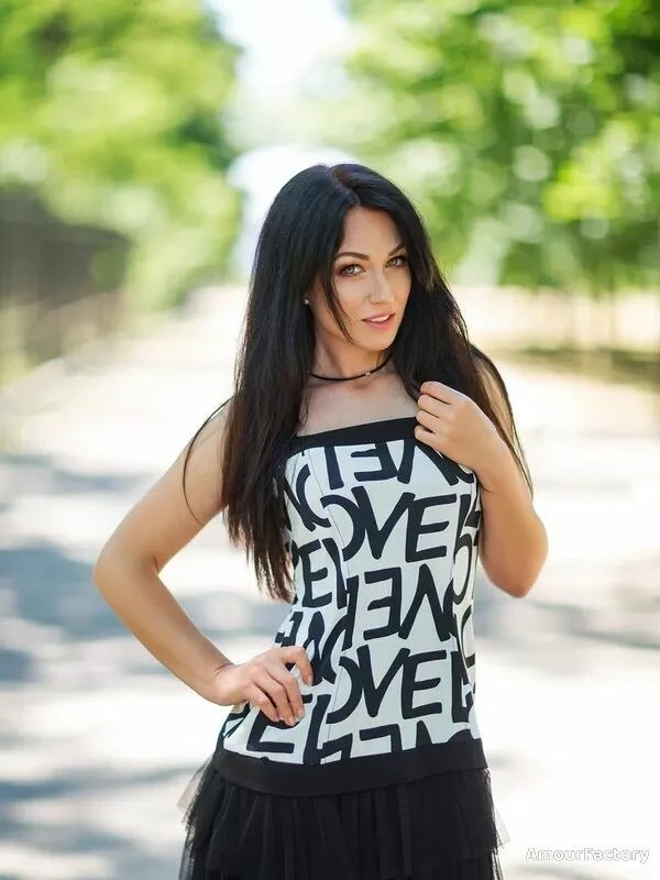 Yelyzaveta Profile image 1