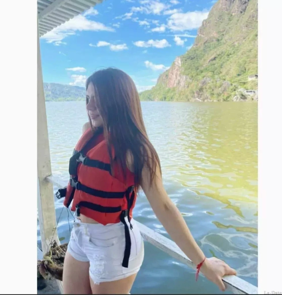 Andrea Profile image 4