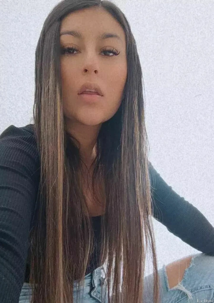 Deryk Profile image 3