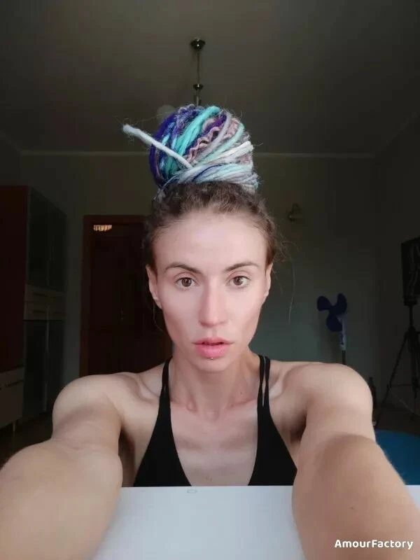 Yana Profile image 4